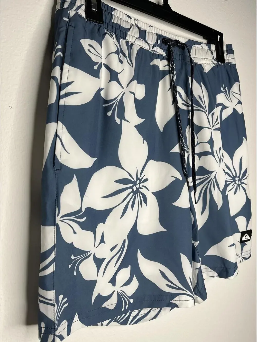 NWOT Quiksilver Men's Blue/White Swim Trunks Size Small